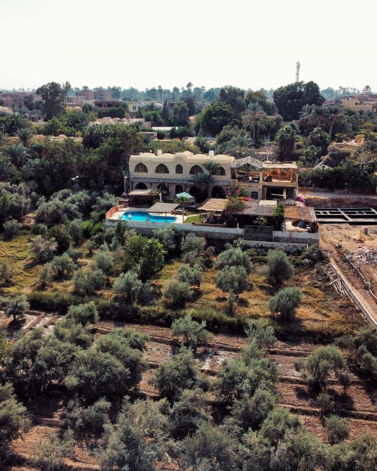 Breakfast spot with a pool in Tunis Village